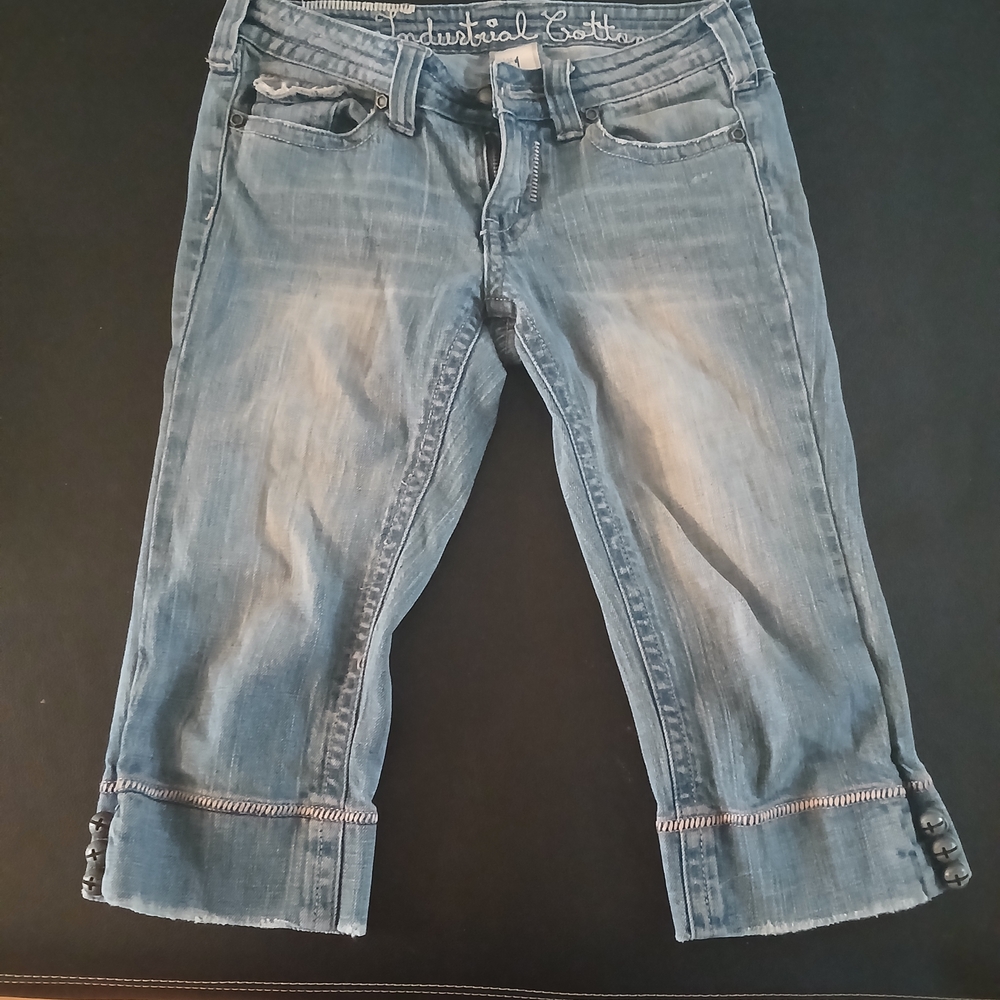 Y2K Junior's Capri Shorts, rare find